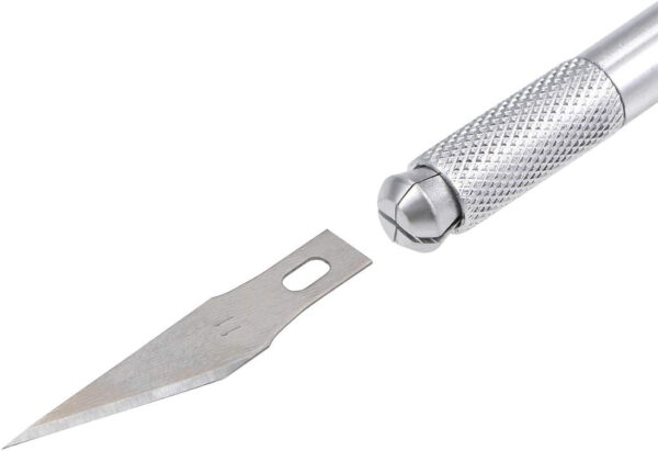 bisturiu tip cutter pentru diverse activitati cutter metalic de precizie cu 5 lame de rezerva argintiu cbd coral best deals 146010