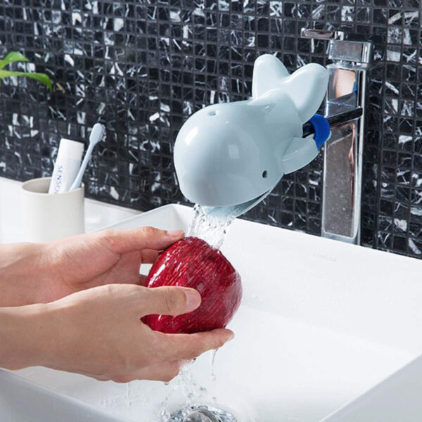 ornament baterie pentru apa in forma de balena cu doua pozitii de ghidare a apei pentru copii compatibil universal baie sau bucatarie albastru cbd cor 710490