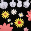 set 33 forme pentru decorat tort si prajituri cup cake cu stelute flori fluturi inimioare si frunze din pvc alb 618308