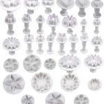 set 33 forme pentru decorat tort si prajituri cup cake cu stelute flori fluturi inimioare si frunze din pvc alb 648116